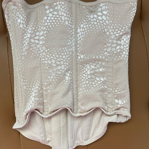 Cali Curves Waist Trainer - Picture 4 of 5